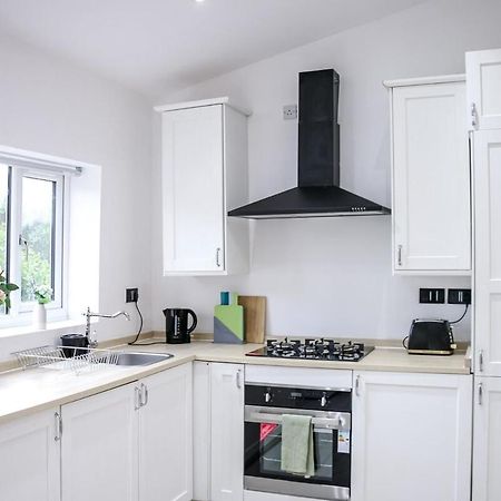 Chic 3Bed Flat In Manchester With Washer Wifi And Full Kitchen- Ideal For Contractors & Relocation By Brookland Stays Bolton Eksteriør billede